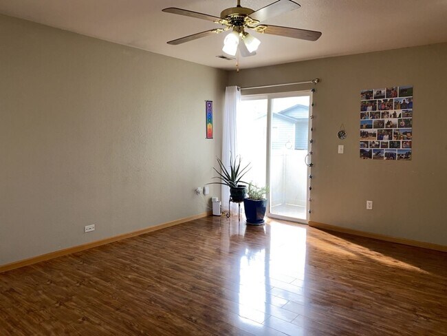 Building Photo - 3 Bed, 2 Bath Duplex in West Fort Collins close to Foothills