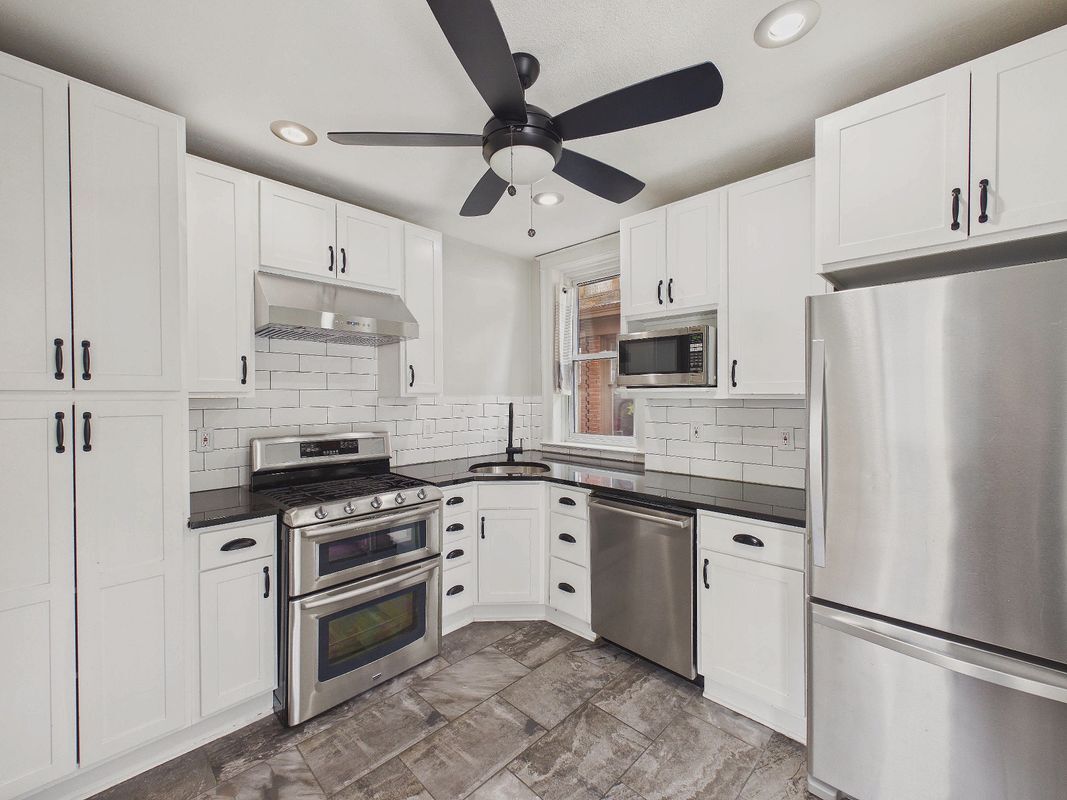 Building Photo - 2 Pennsylvania St