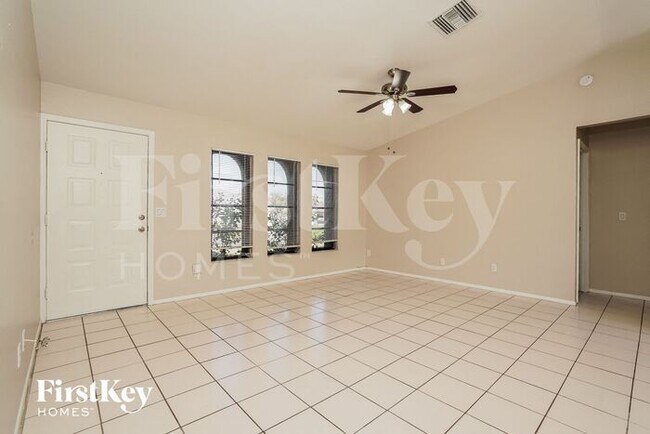 Building Photo - 241 SE 1st Ave