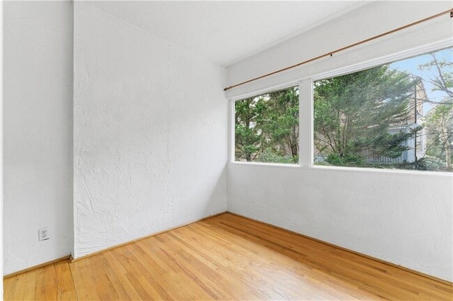 Building Photo - 1032 Standard Dr NE