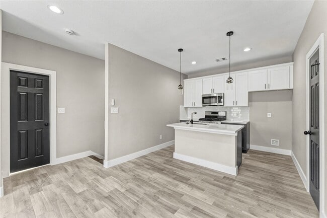 Building Photo - 8221 Flaxman St