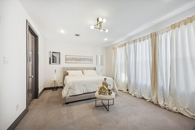 Building Photo - 1404 Goliad St