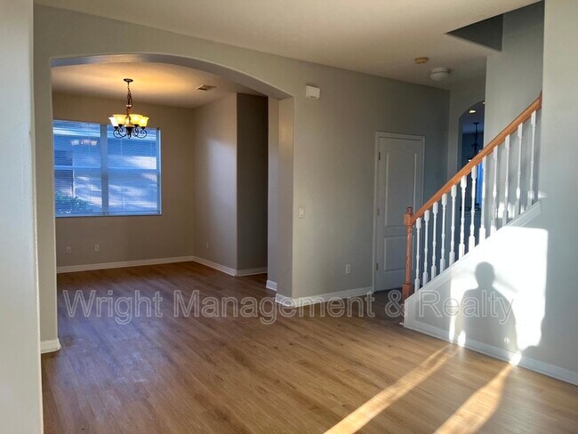 Building Photo - 7843 Foxgrove Dr