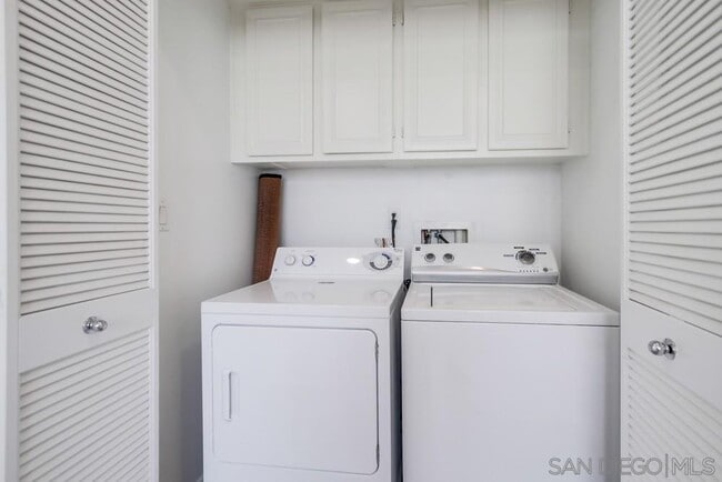 Building Photo - 2978 Beachwood Blf Wy