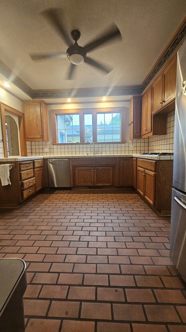 Building Photo - 236 W Frances Willard Ave