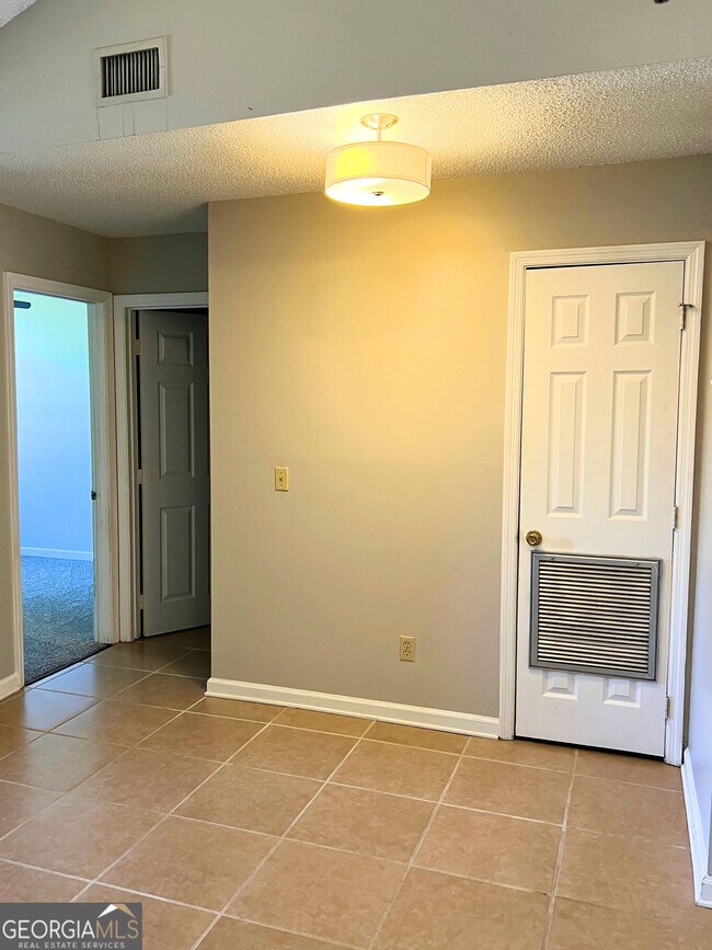 Building Photo - 410 Admiral's Walk Dr
