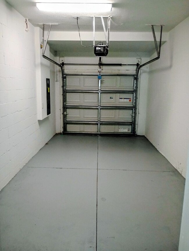 Building Photo - MOVE IN SPECIAL - Townhouse in Land O' Lakes - The Townes at Lake Thomas