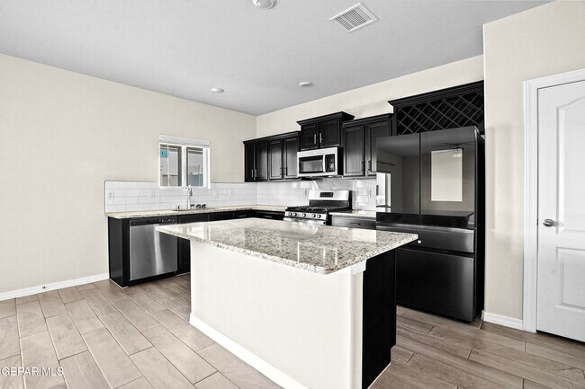 Building Photo - 12265 Desert Pine Ave