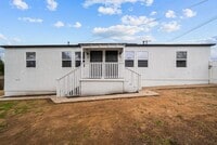 Building Photo - 1918 Skyline Dr