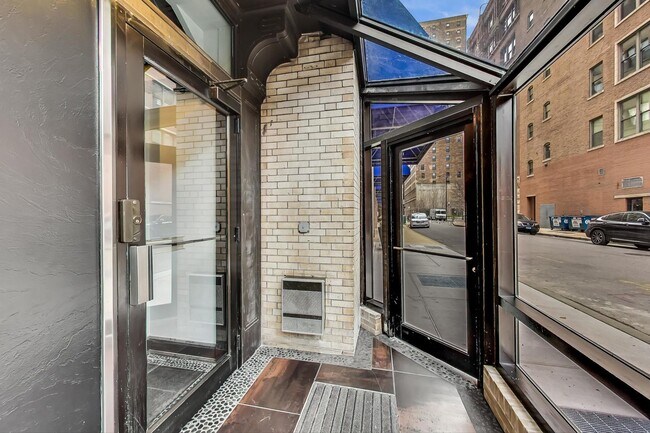 Building Photo - 780 S Federal St