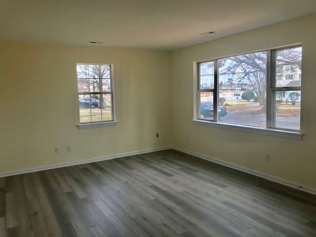 Building Photo - Must see this Adorable 3 bedroom 1 bath home in a Cu Da Sac. Conveniently close to Uptown, NODA, ...