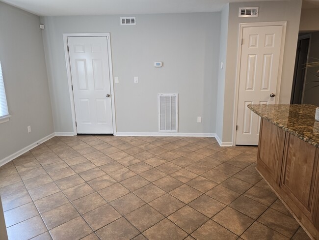 Kitchen - 1584 Boles Pl