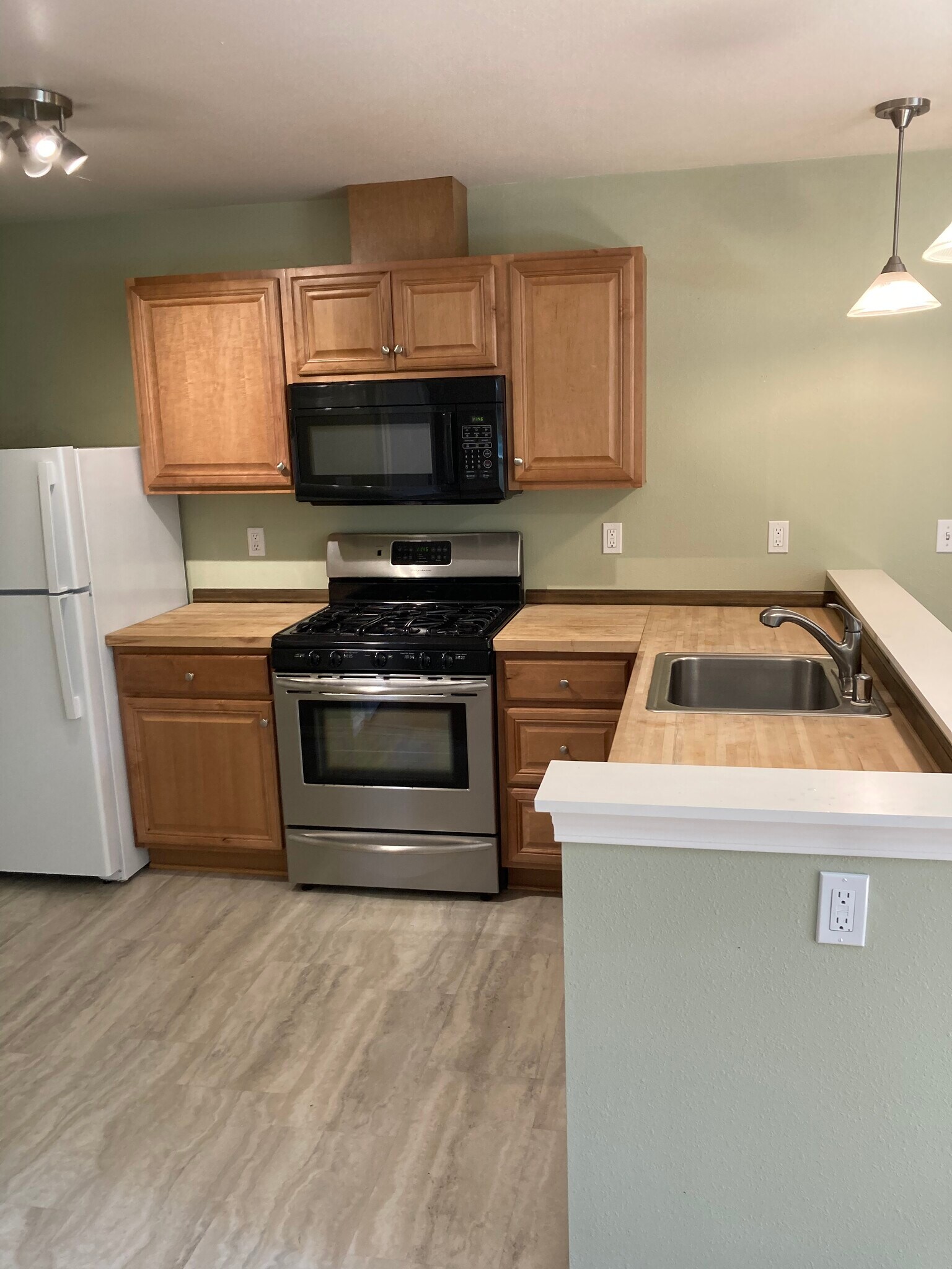Kitchen - 8208 NE 115th Way