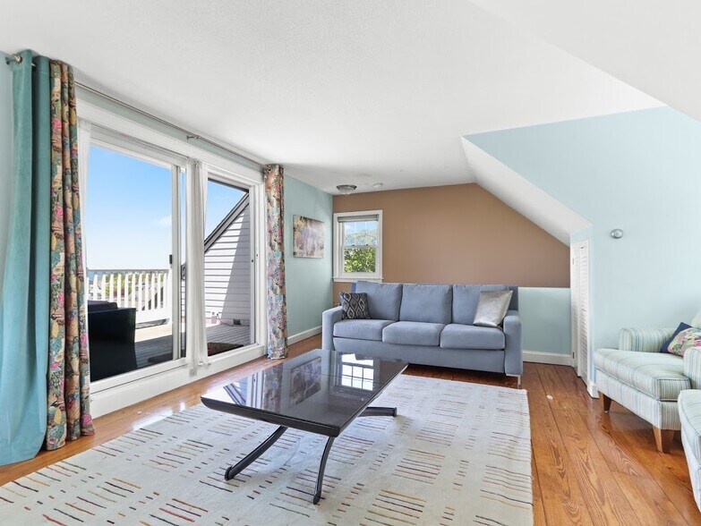 Building Photo - 491 Spring St