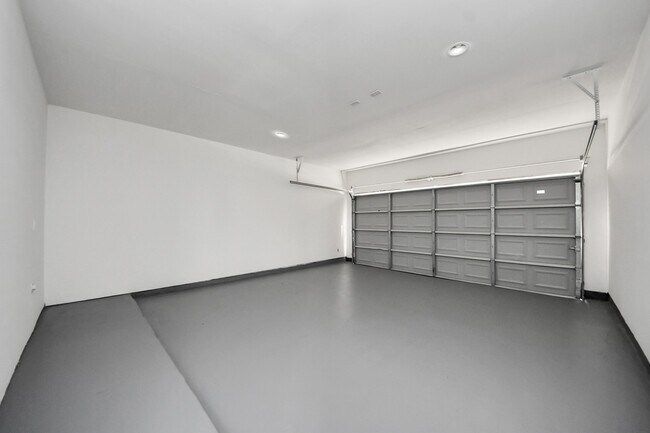 Building Photo - 4334 Oak Ridge Dr