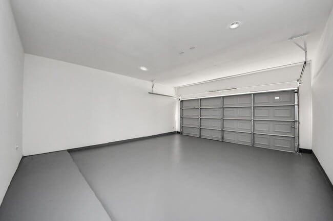 Building Photo - 4347 Oak Ridge Dr