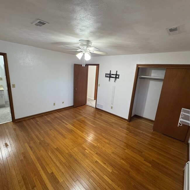 Building Photo - Spacious 3-Bedroom Home on Half-Acre Lot in Top-Rated Pleasant Valley School District!