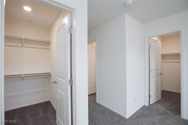 Building Photo - 6085 Lily Gdn St