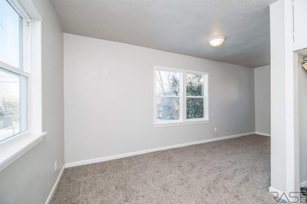 Bedroom 1 - private entrance and private bath - 2700 S Summit Ave