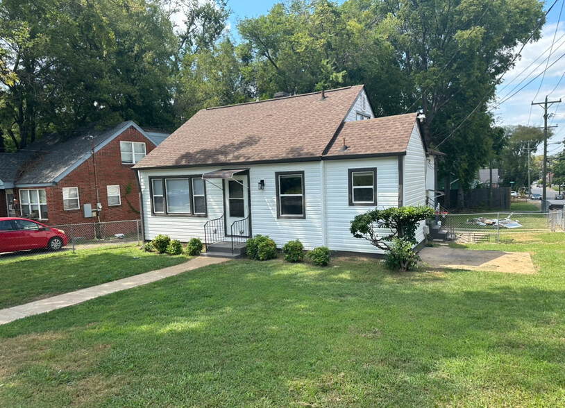 FENCED IN YARD - 2400 Eden St