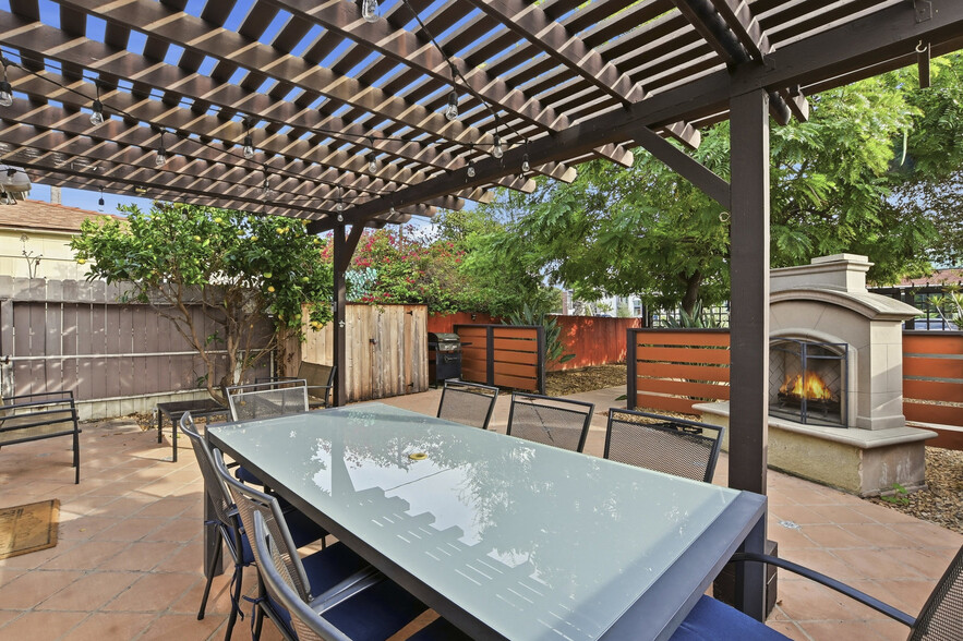 Building Photo - 2154 Oliver Ave