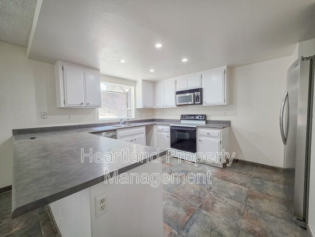 Building Photo - 778 N Glen Oaks Dr