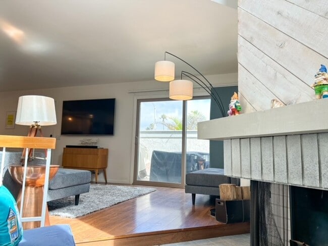 Building Photo - 3674S - Hollywood Beach Hideaway