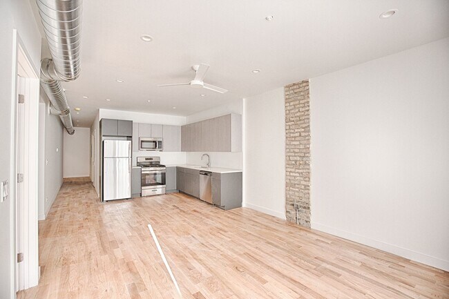 Building Photo - Amazing 2 Bed/2 Bath Apartment in prime Li...