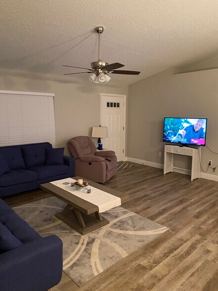 Building Photo - 9416 N Del Rio Way