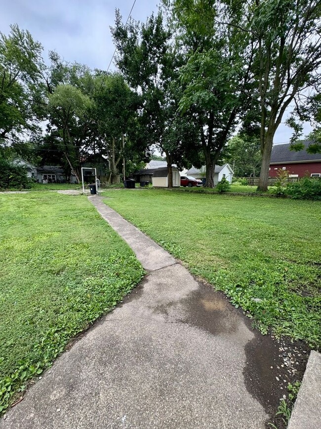 Building Photo - Newly Renovated 3-Bedroom, 2-Bathroom Home...