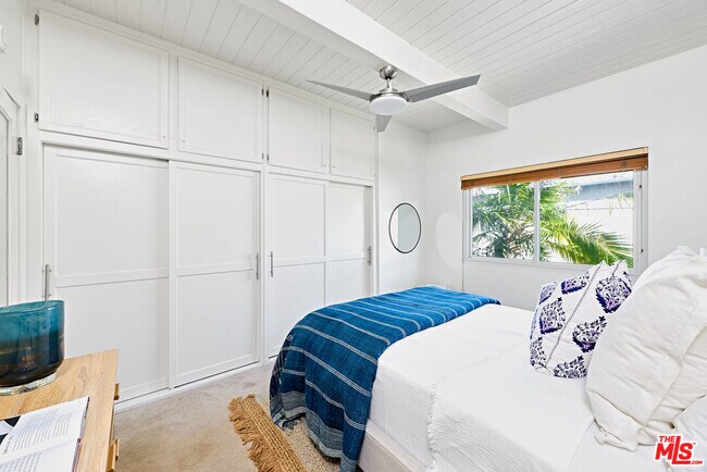 Building Photo - 2329 Kansas Ave