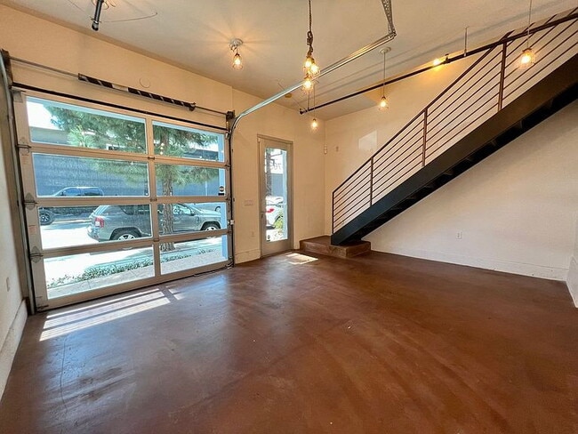 Building Photo - "Charming 1-Bed Sanctuary in Santa Ana with Spacious Interiors & Elegant Granite Touches!"