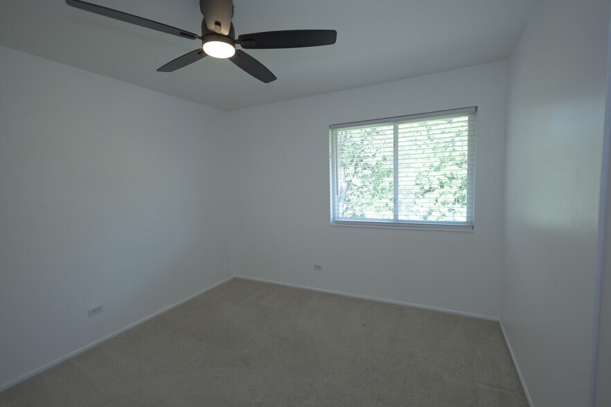 Building Photo - 930 Beau Dr