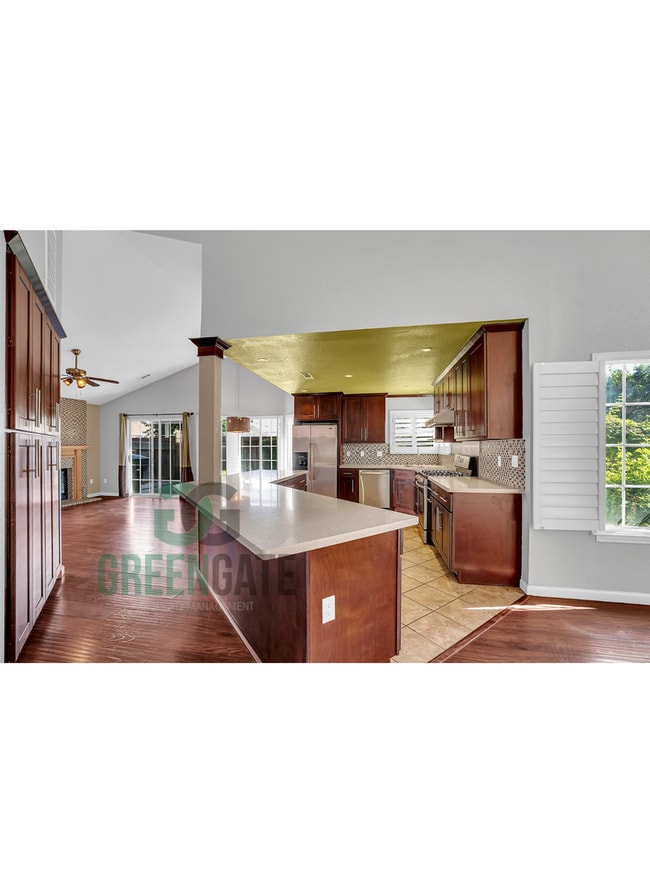 Building Photo - Lovely 3 Bedroom Home in Modesto MUST SEE!