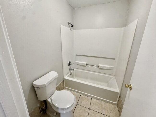 Building Photo - 3600 Pembrook Dr