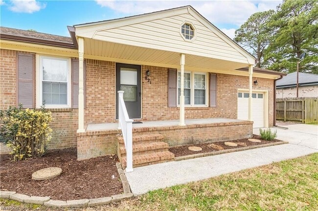 Building Photo - 821 Gene Crescent