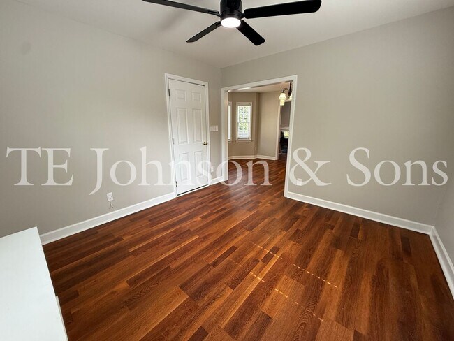 Building Photo - Spacious 3 Bedroom Home with Primary Suite on Main Level in Camden Forest