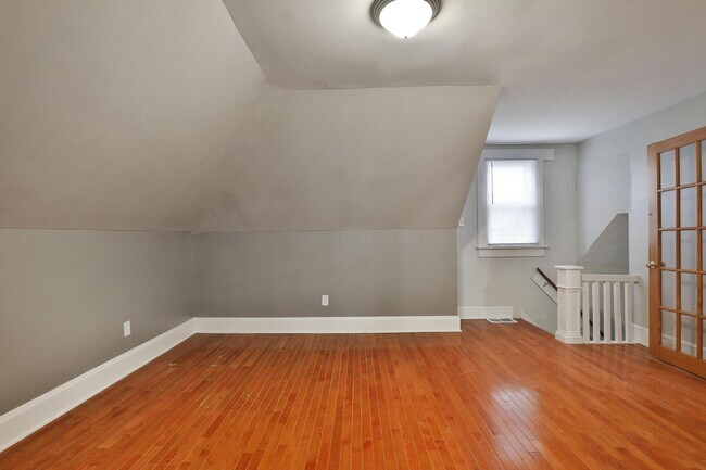Building Photo - 628 E Whittier St