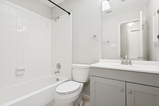 Building Photo - RENOVATED 3-BEDROOM HOME IN BRAUN STATION