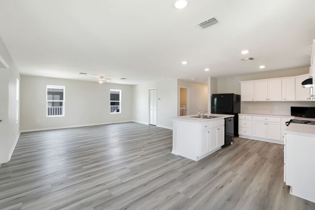 Building Photo - Goodland