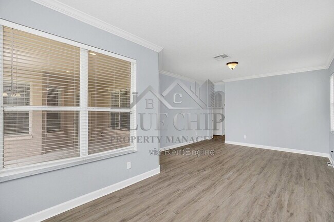 Building Photo - 10074 Iverson Dr