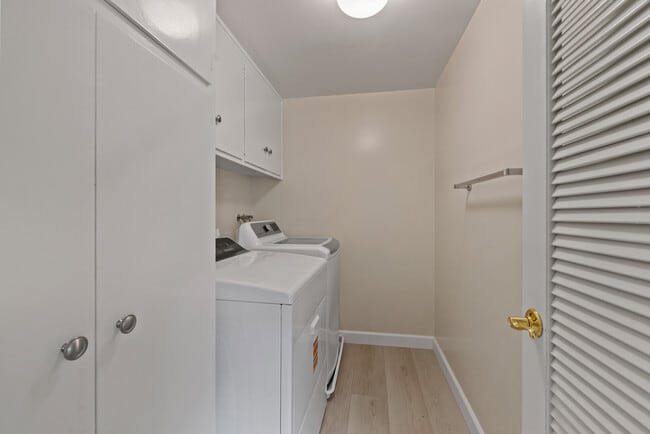 Building Photo - 1954 Vista Caudal