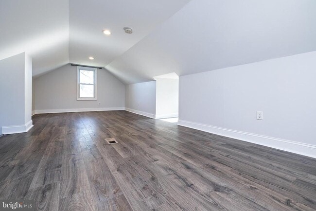 Building Photo - 215 Conard Ave