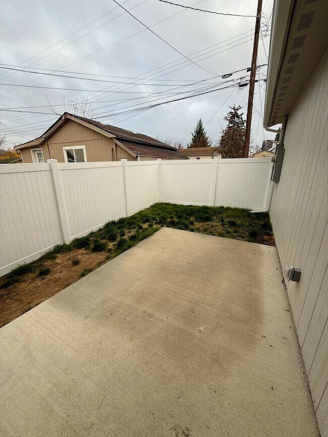 Building Photo - 1817 Spokane