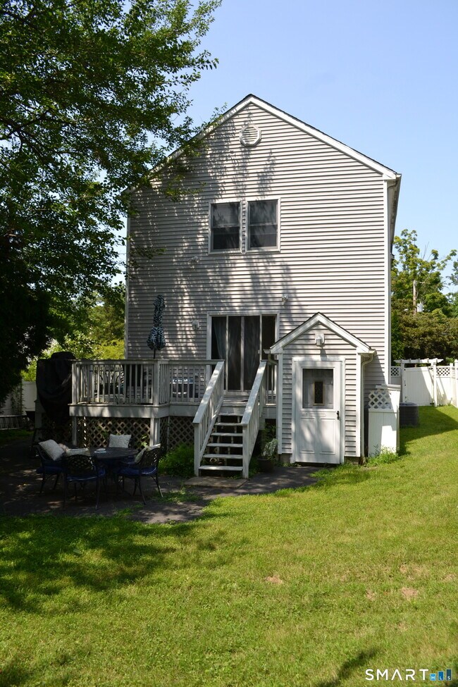 Building Photo - 40 Emma Rd