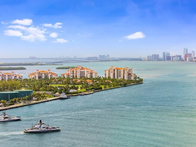 Building Photo - 800 South Pointe Dr