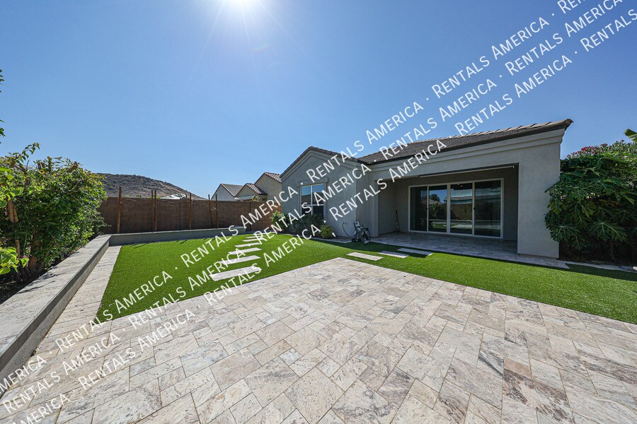 Building Photo - 2131 East Charlotte Dr