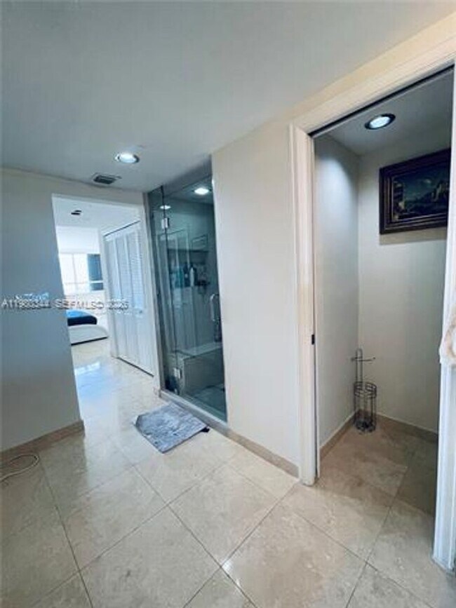 Building Photo - 11113 Biscayne Blvd