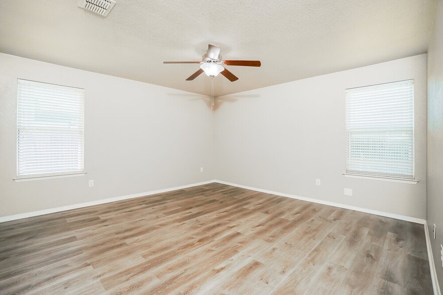 Building Photo - 3215 Pedernales Dr