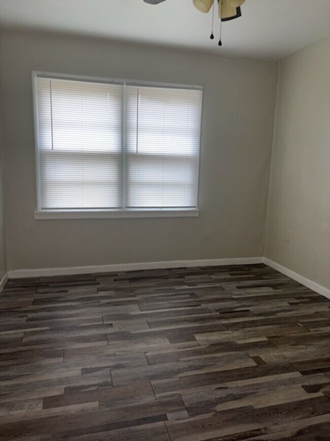 Building Photo - 2860 Charleston Dr